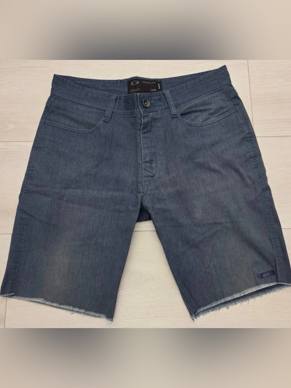 Oakley Men's Dark Gray Frayed Hem
Shorts Waist 31
